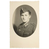 soldado de infantería alemán con sombrero lateral m42